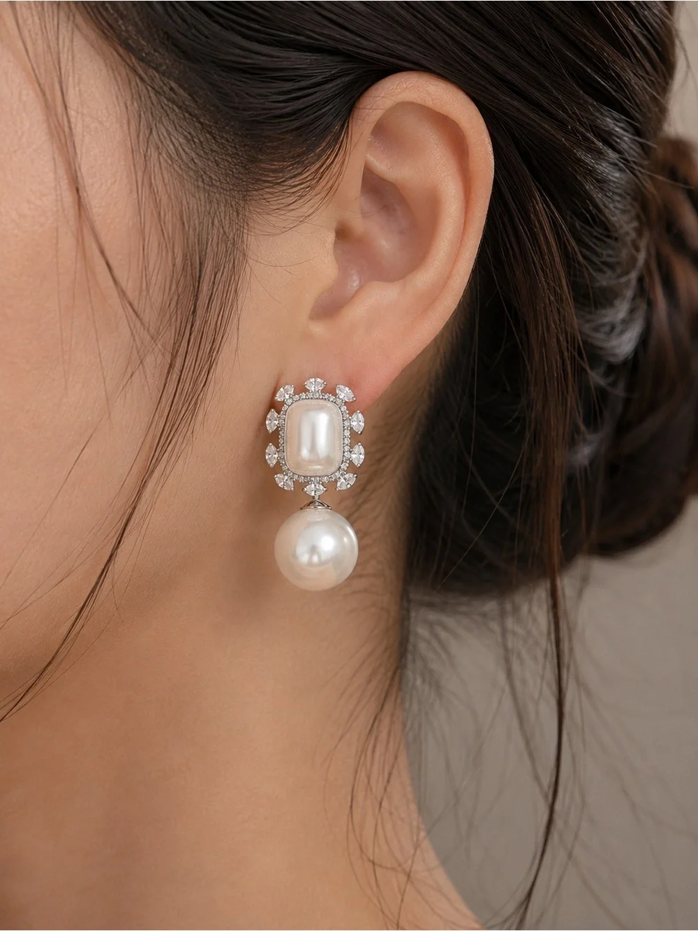Elegant Pearl Drop Statement Earrings - White Pearlescent